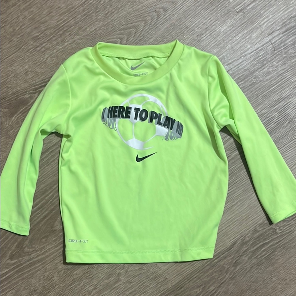 Nike Green Long Sleeve Tee Vibrant Sporty Style